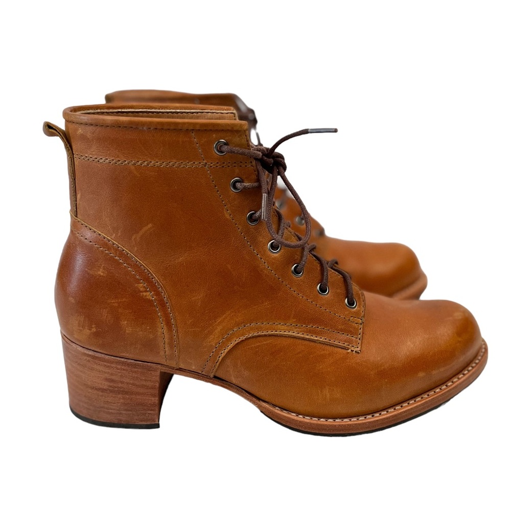 ADELANTE Minimalist Leather Ankle Boots